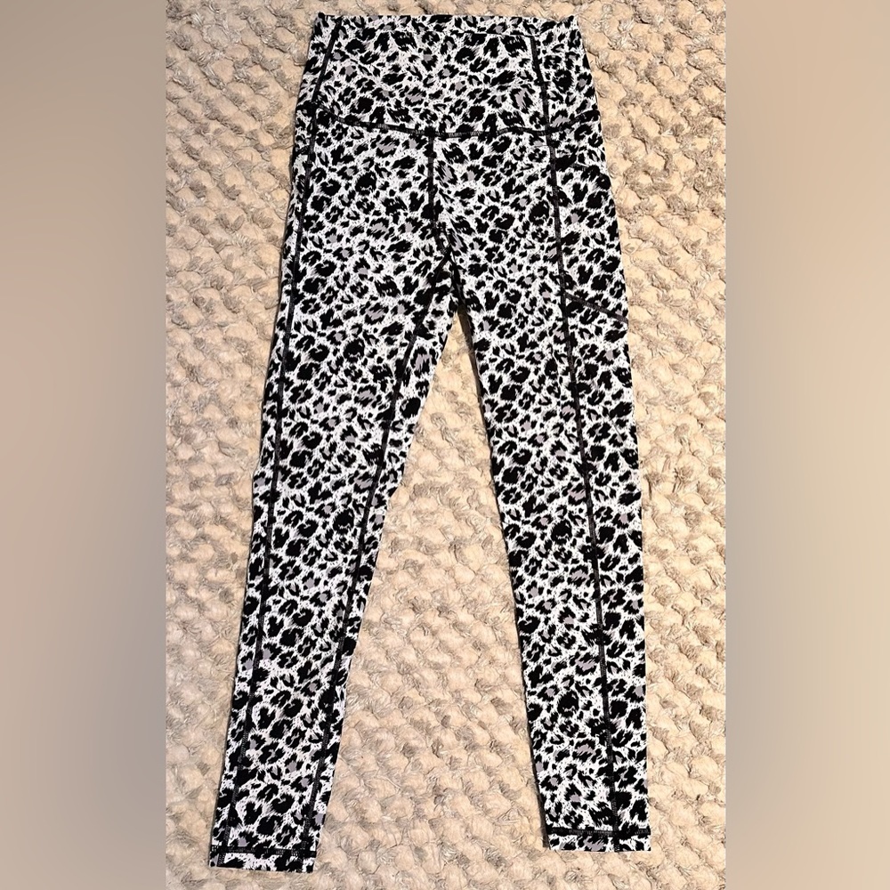 Like New Zyia Snow Leopard 7/8 Size 4
